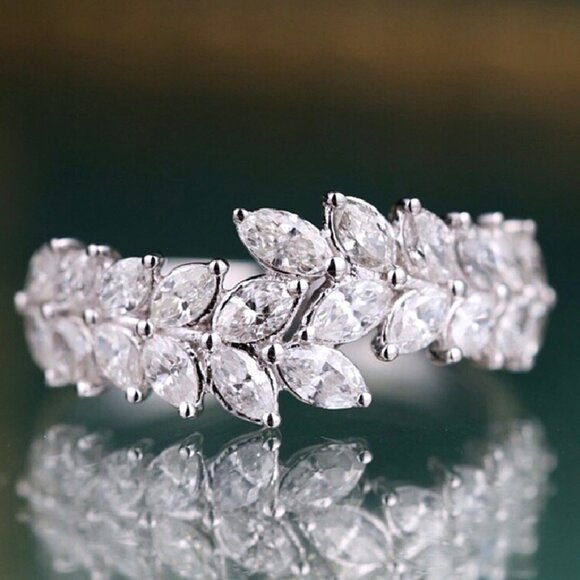 🎊 925 Silver Plated CZ Leaf Shaped Ring For Women, FB16FA1044 - Picture 1 of 8